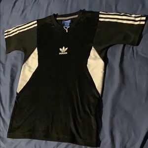 ADIDAS ORIGINALS T-Shirt.
